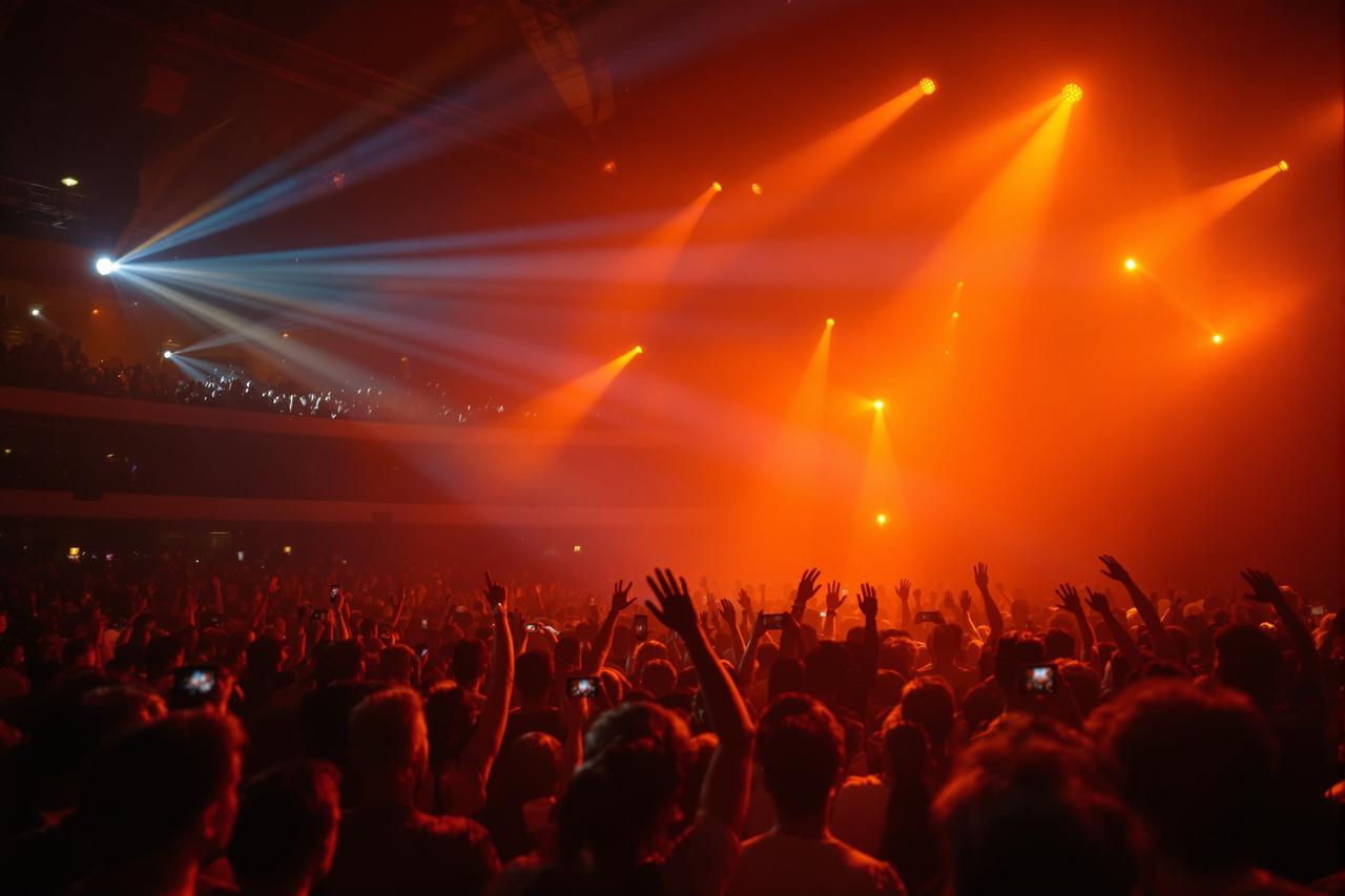 红叶影院影迷见面会圆满举行，万名粉丝热情参与